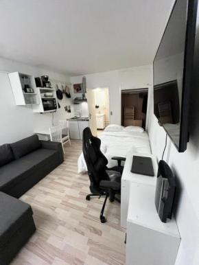 Comfort Cozy Studio Near Airport